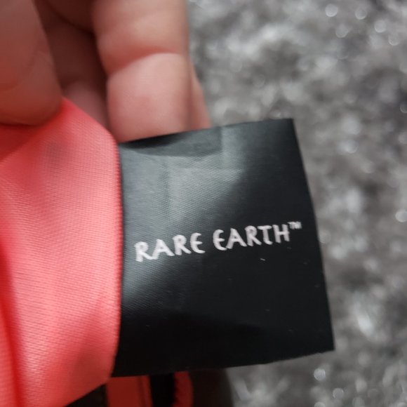 Rare Earth crossbody - Picture 8 of 10